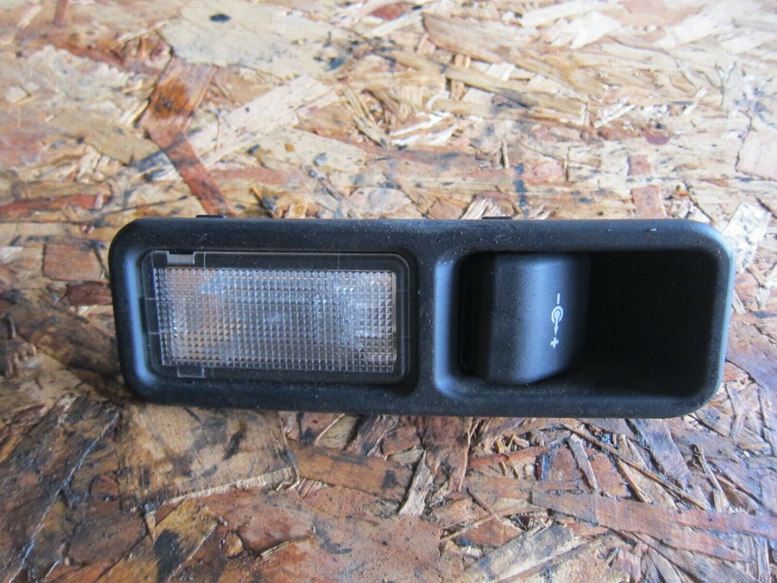 2011 RANGE ROVER VOGUE L322. INTERIOR LIGHT LIGHTER PLUG 12V SOCKET