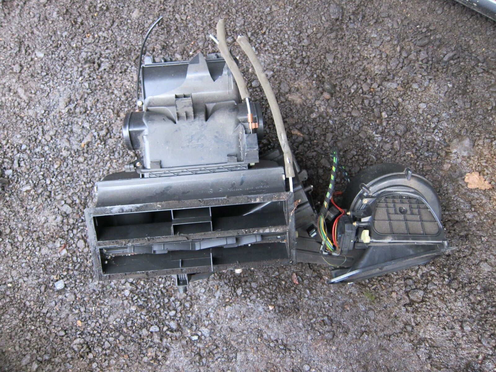 VAUXHALL ASTRA MK4 G. HEATER BLOWER MATRIX BOX DAMAGED