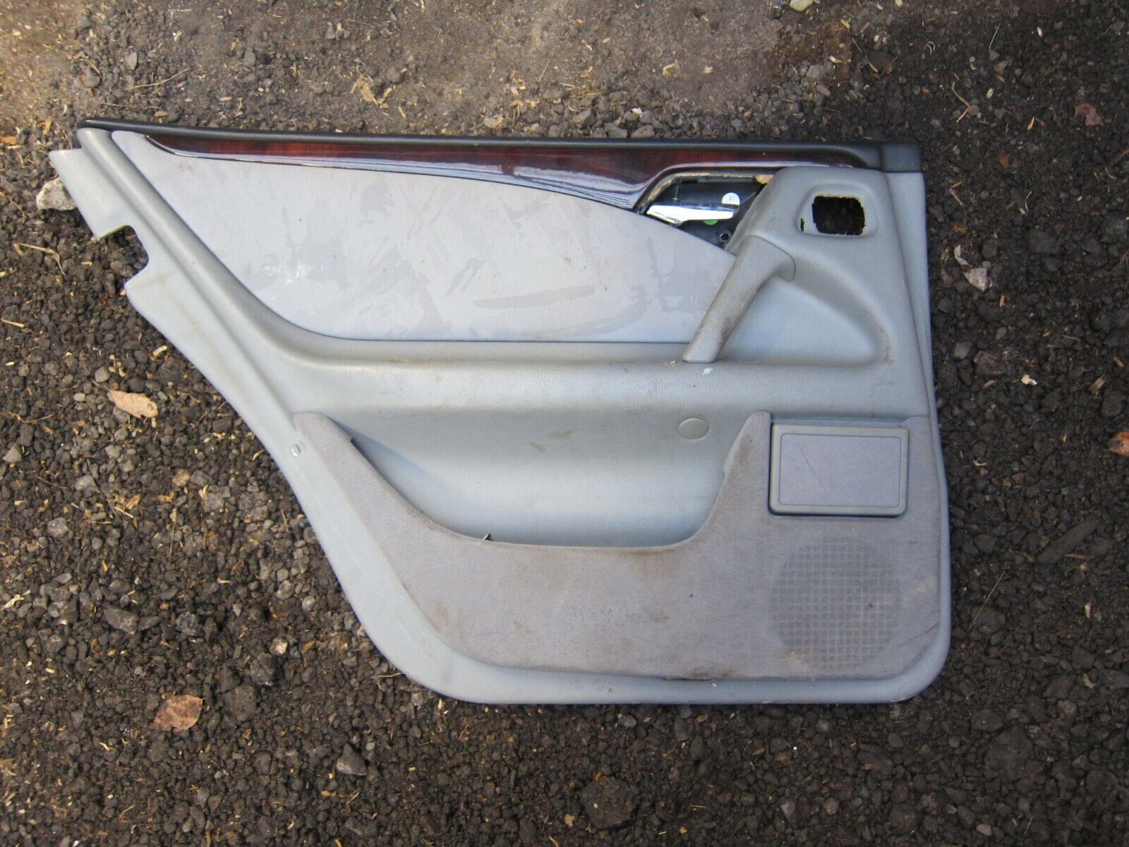 1996 MERCEDES BENZ E320 W210 ESTATE. N/S/R PASSENGER REAR DOOR CARD