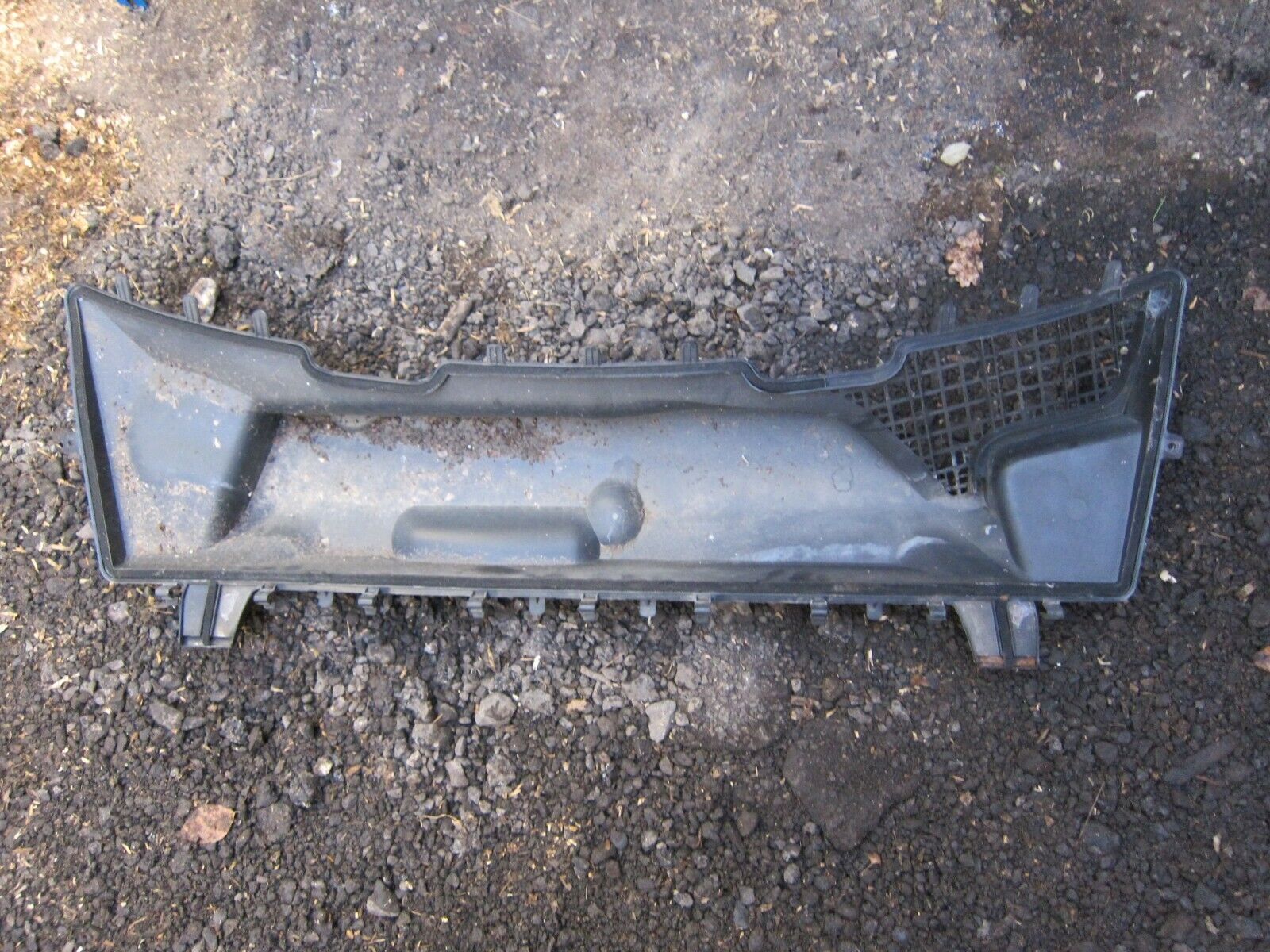 1996 MERCEDES BENZ E320 W210 ESTATE. BONNET PANEL DRAINAGE