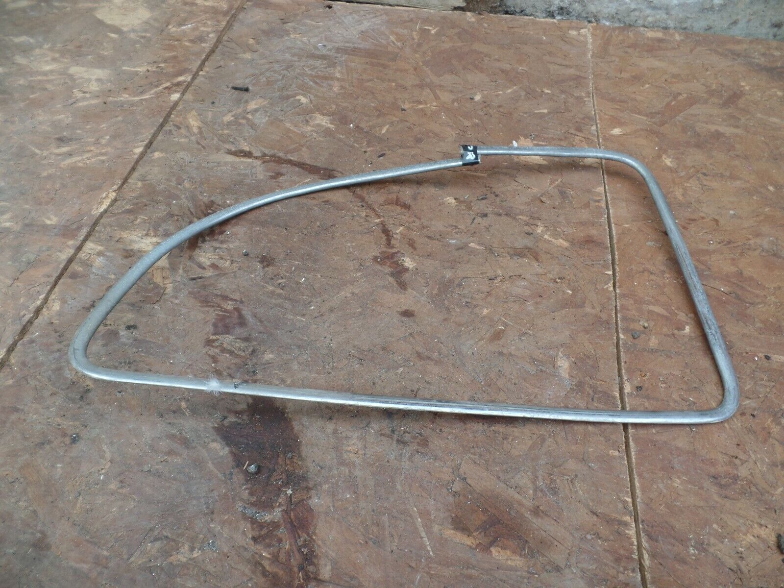 ROVER P4. DRIVER SIDE REAR CHROME TRIM