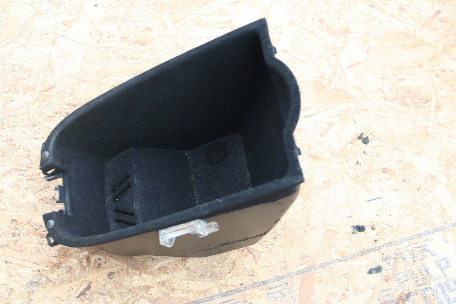 2006 MERCEDES ML 320 CDI W164. ARM REST STORAGE POCKET