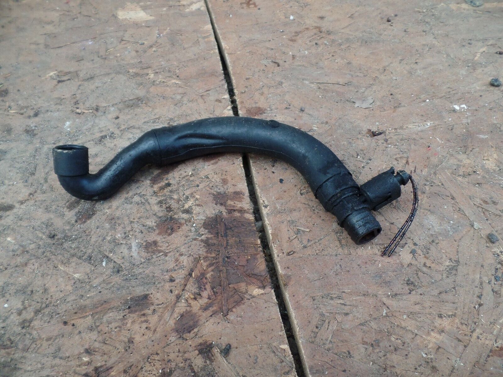 2000 MERCEDES BENZ E320 W210. VENT PIPE