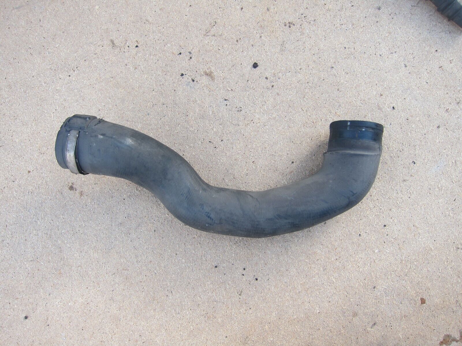 2007 VAXHALL ZAFIRA MK2 1.9 DIESEL. COOLANT PIPE