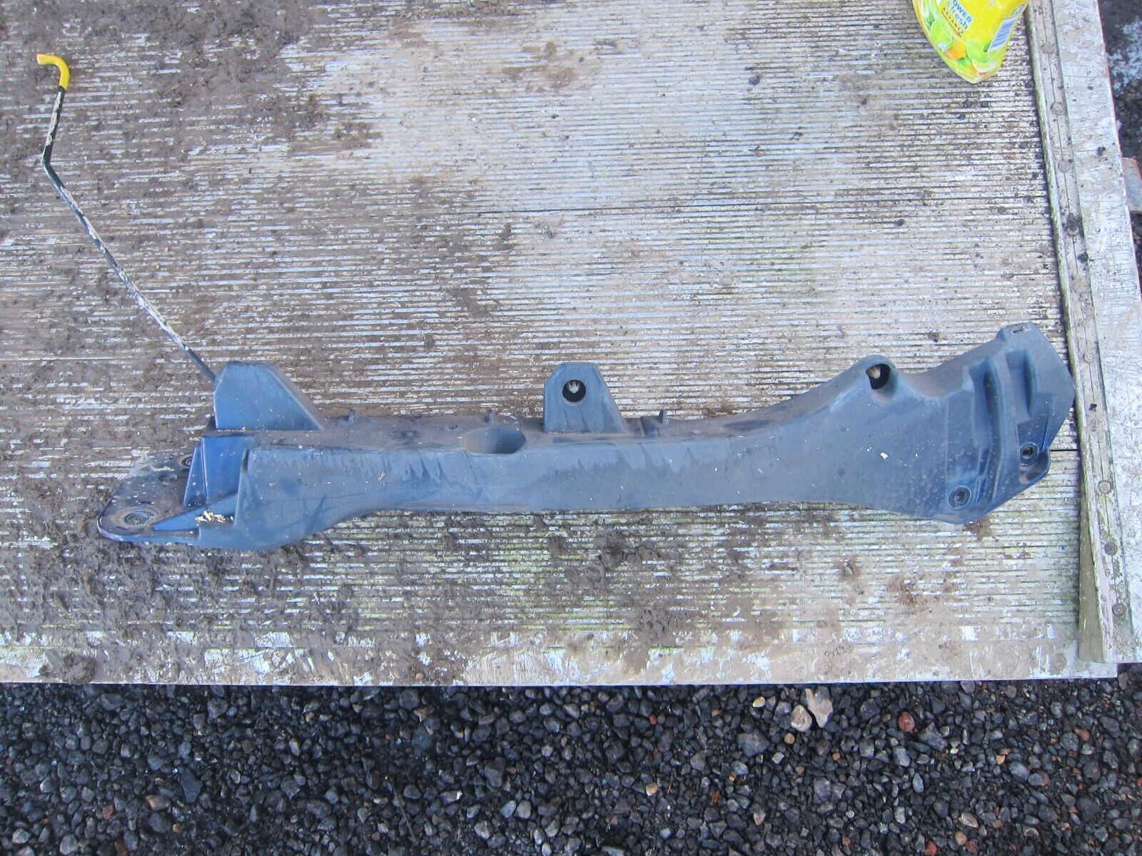 2006 RENAULT CLIO MK3. WING MOUNT TRIM