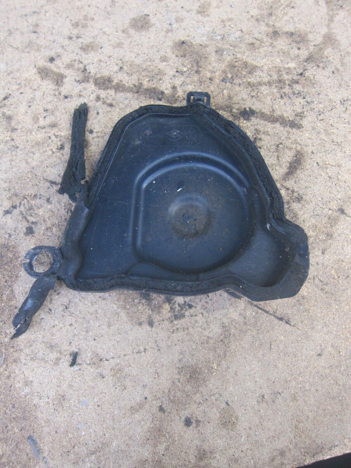 2006 RENAULT CLIO MK3. SUSPENSION TOP MOUNT COVER TRIM