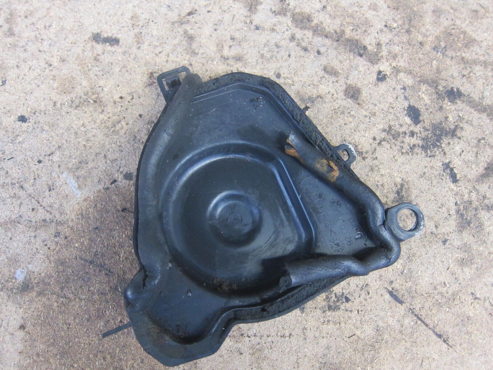 2006 RENAULT CLIO MK3. SUSPENSION COVER TOP MOUNT TRIM