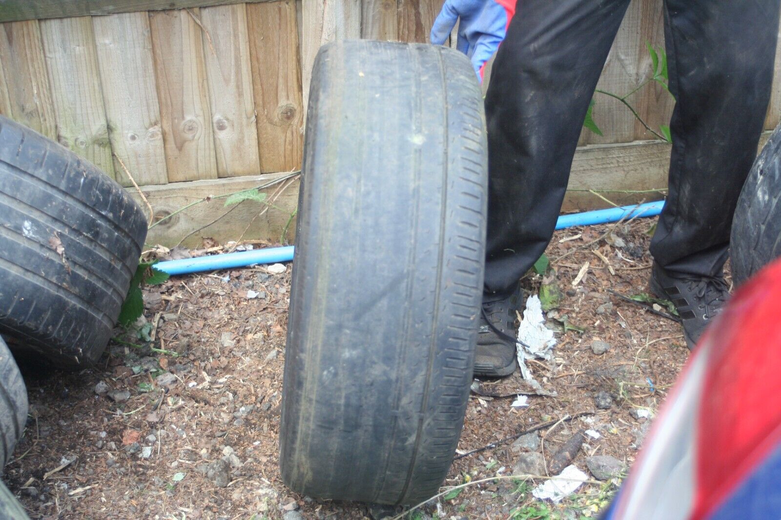 VOLKSWAGEN GTi ALLOY BB5 WHEEL IN GOLD, BAD TYRE - Lingfield Vehicle ...