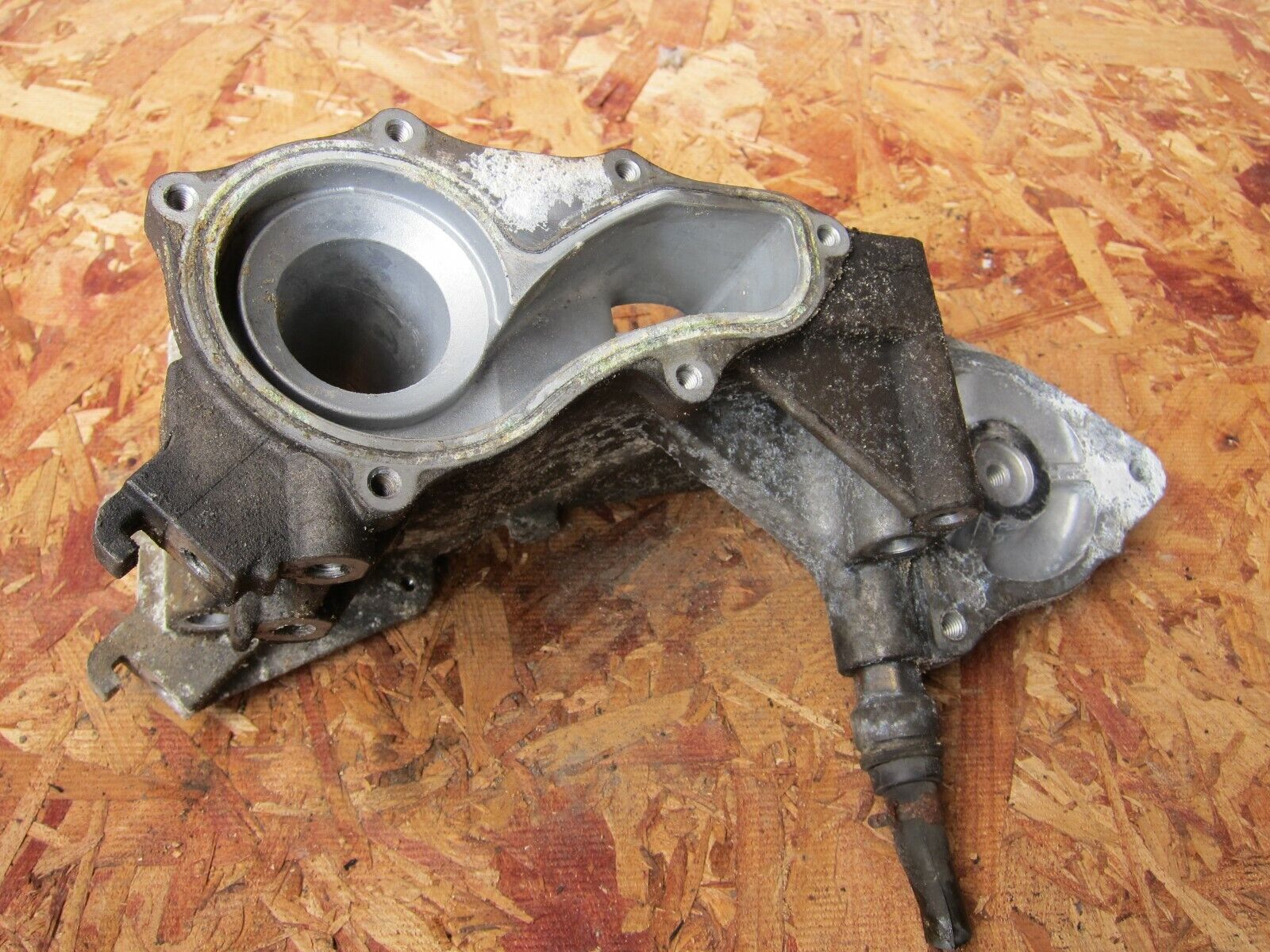 2002 HONDA CRV MK 2. WATER PUMP HOUSING