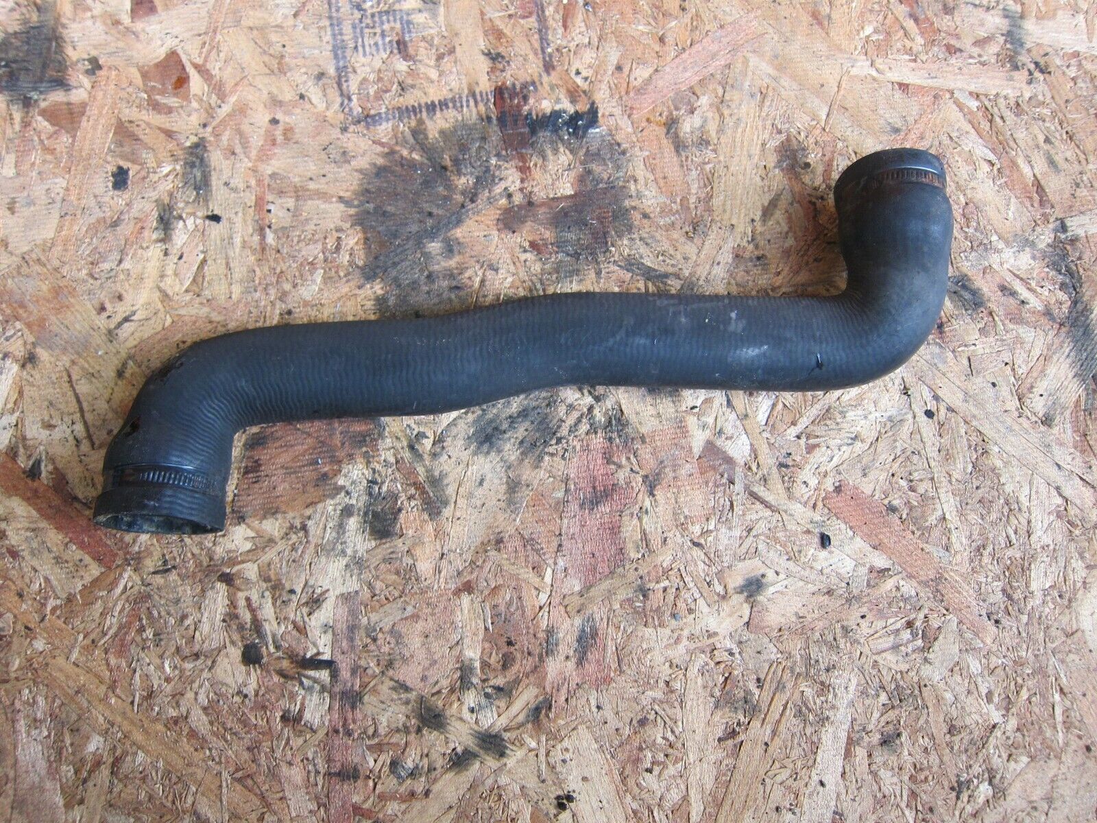 MERCEDES E320 W210 ESTATE. COOLANT PIPE