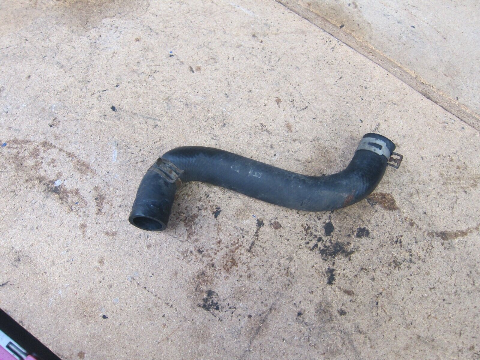 2000 TOYOTA YARIS VERSO, 1.3 PETROL  AUTOMATIC. COOLANT PIPE