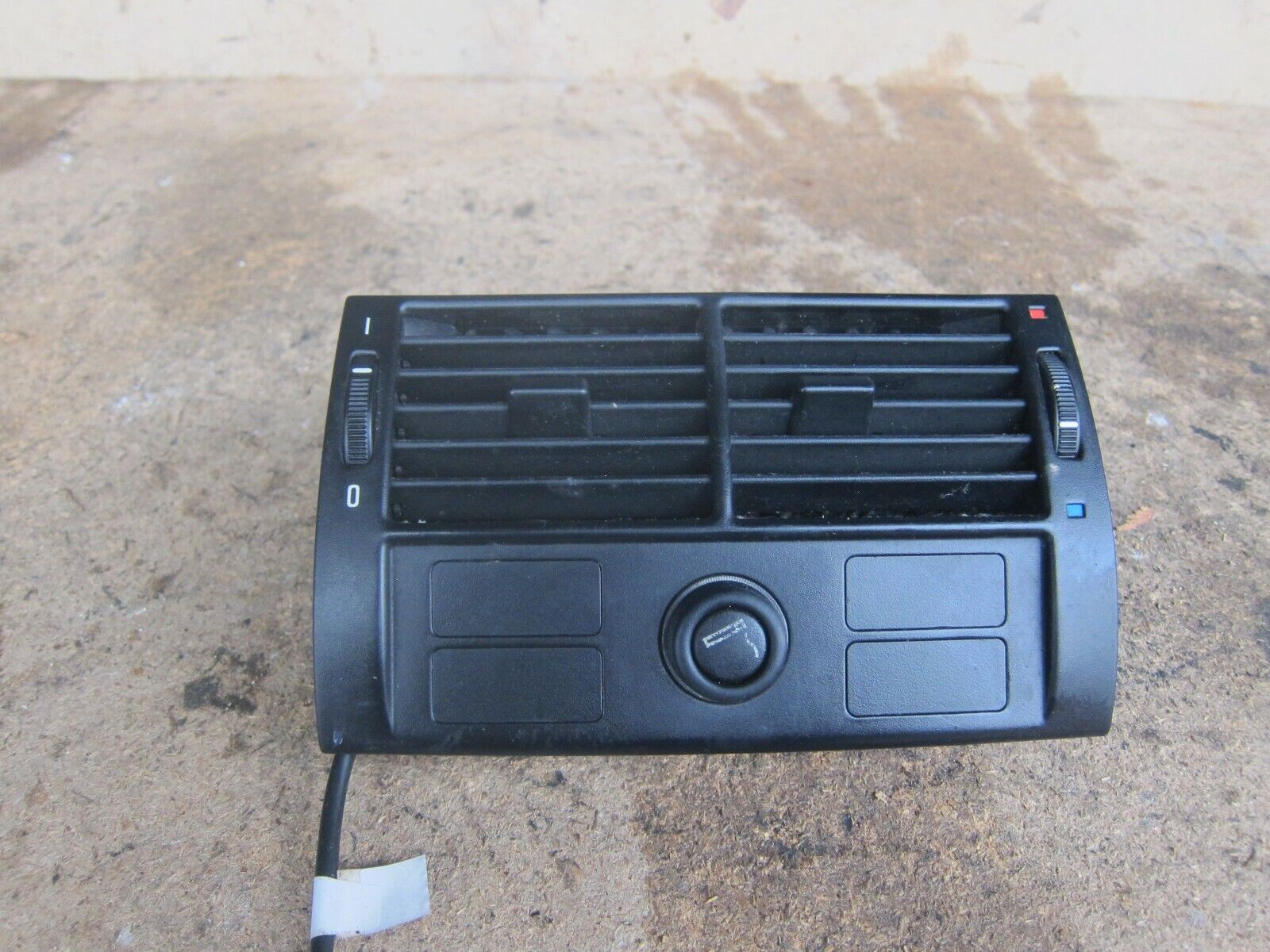 2006 BMW X5 E53. AIR VENTS