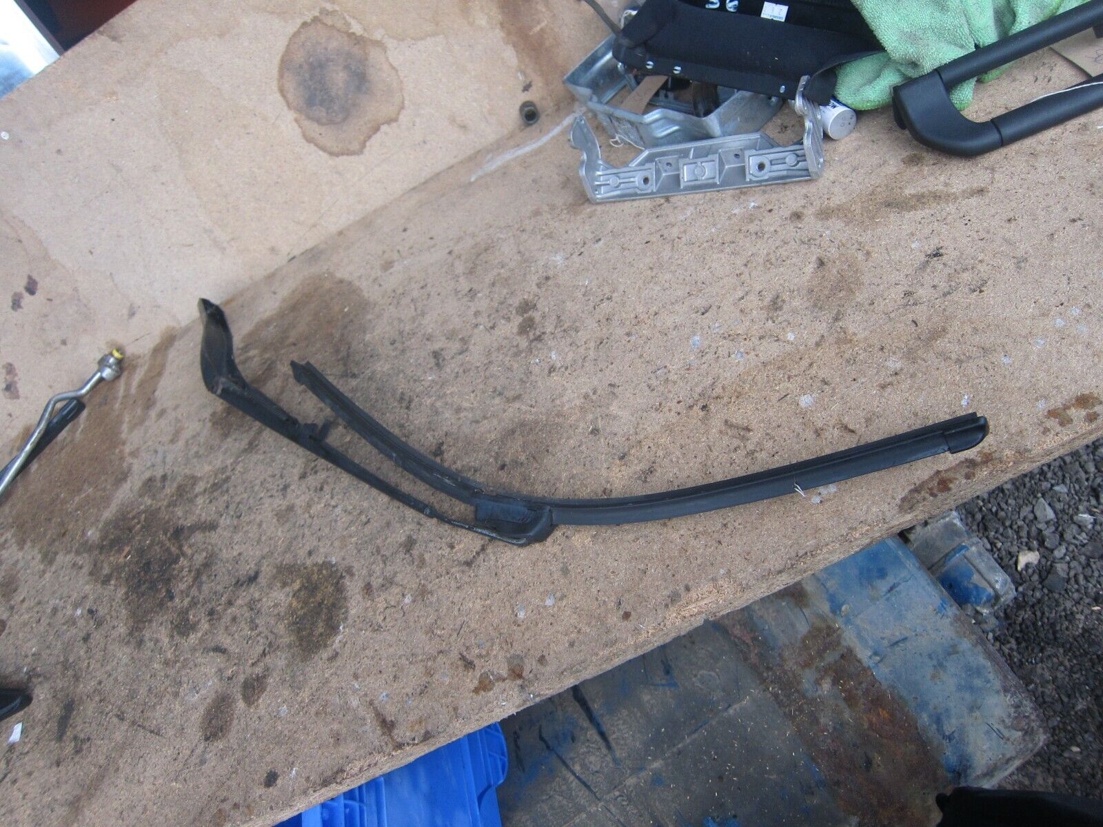 2006 BMW X5 E53. WIPER ARM