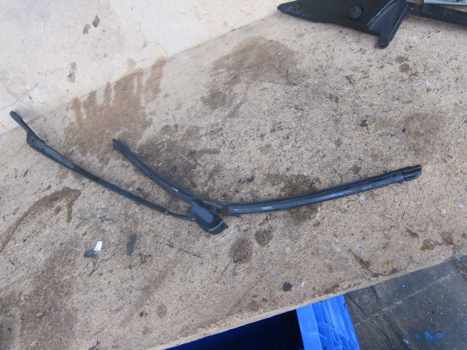 2006 BMW X5 E53. WIPER ARM