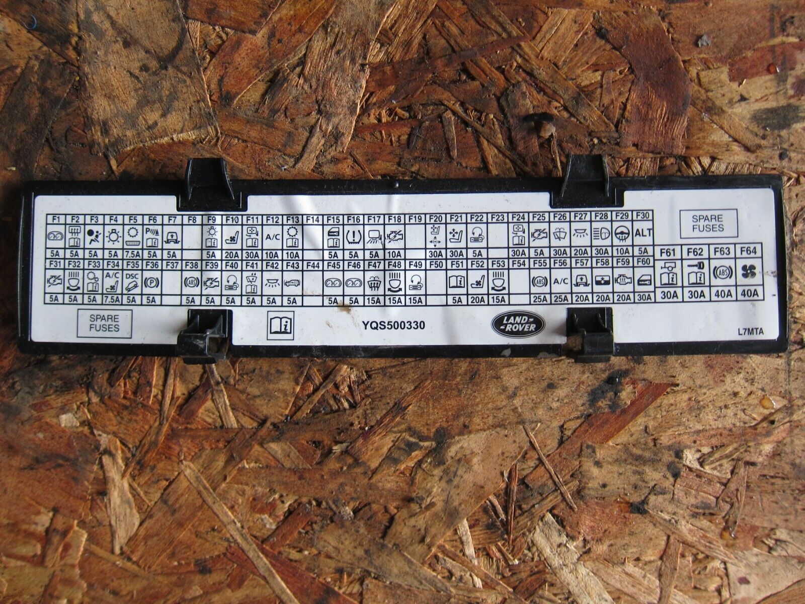 2011 RANGE ROVER VOGUE L322. FUSE BOX BOARD COVER TRIM