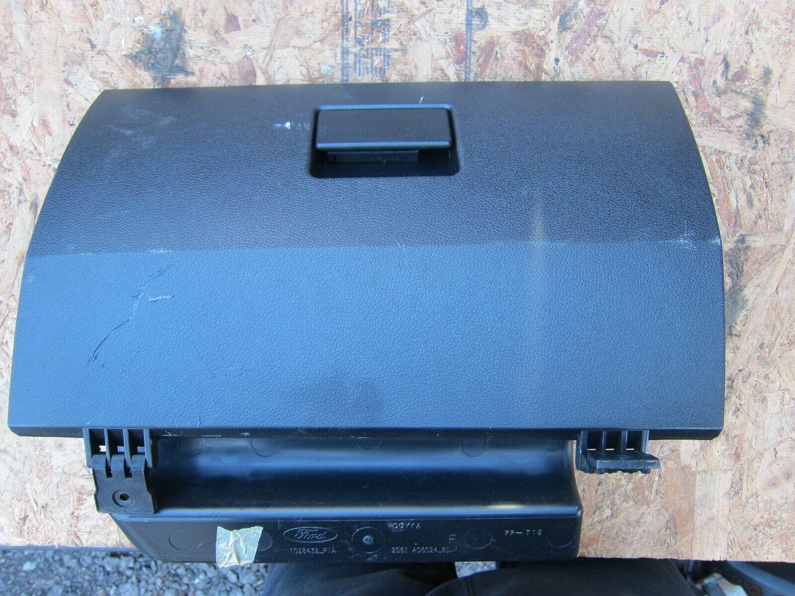 2005 FORD FIESTA. GLOVEBOX