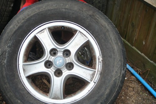 HYUNDAI SANTA FE SET OF 5 ALLOY WHEELS. NEED SOME TYRES