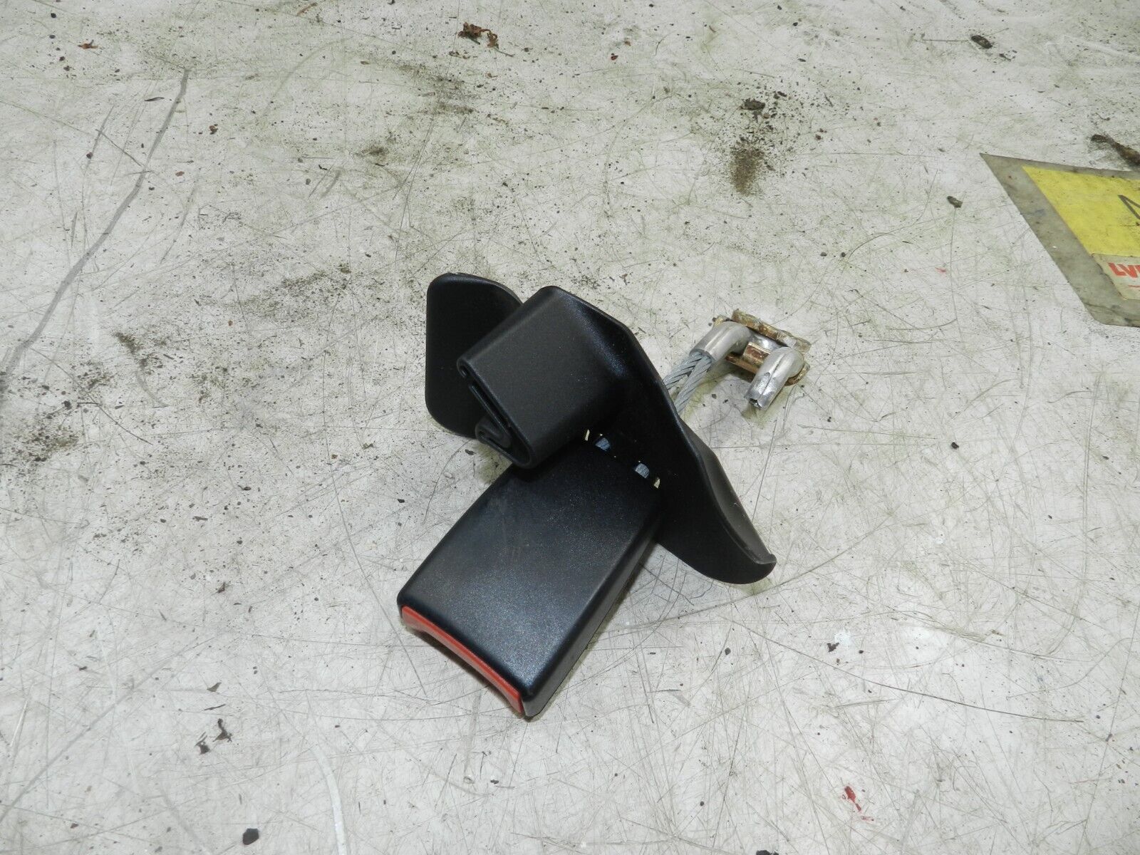 (121) 2007 AUDI A4 SALOON B7. REAR SEAT BELT BUCKLE