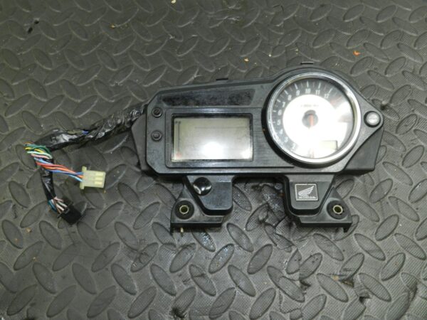 2005 HONDA HORNET CB600FS. SPEEDOMETER SPEEDO INSTRUMENT CLUSTER CLOCKS