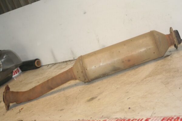 2004 LEXUS IS200. EXHAUST CENTRE SECTION - Image 2