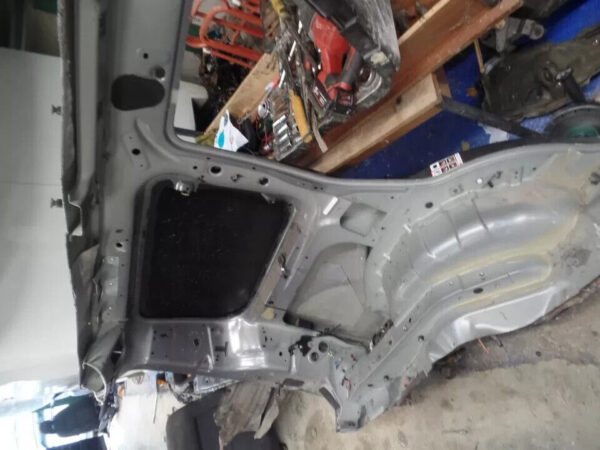 2008 LAND ROVER DISCOVERY 3. PASSENGER SIDE REAR QUARTER SECTION PANEL - Image 4