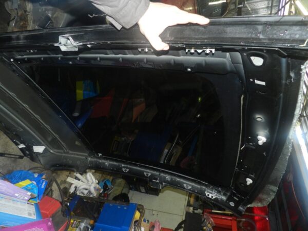 2009 NISSAN QASHQAI J10. PANORAMIC GLASS ROOF CUT PANEL - Image 7