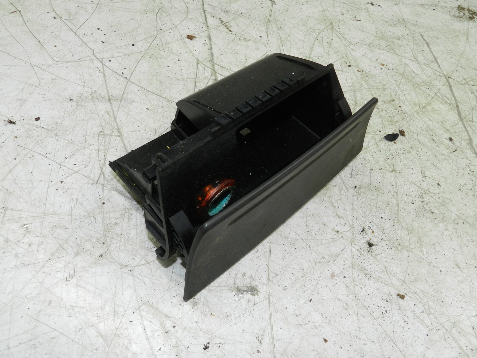 2008 FORD FOCUS CC CONVERTIBLE. ASHTRAY 12V SOCKET