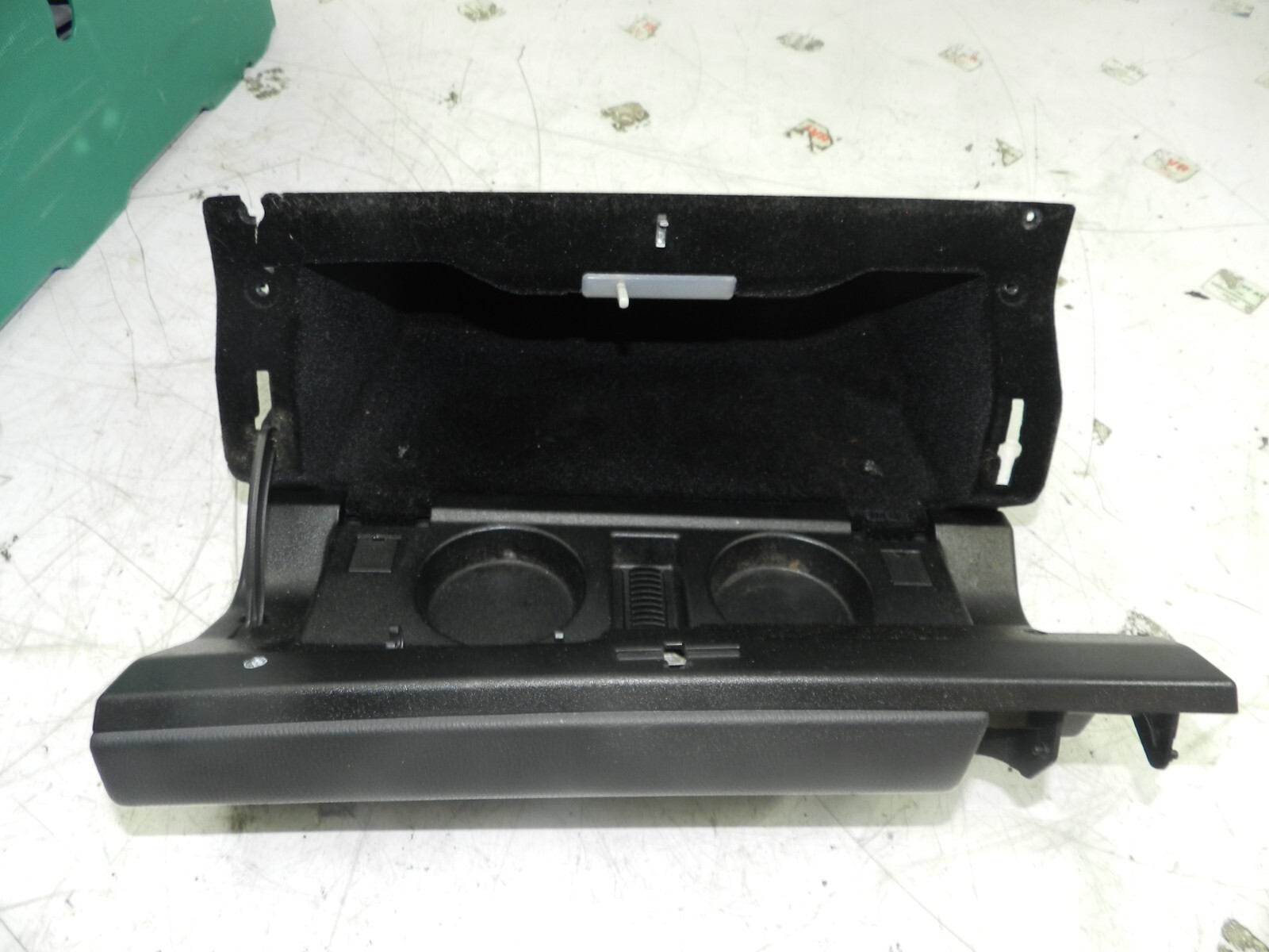 (131) 2002 MERCEDES BENZ E CLASS ESTATE W210. GLOVEBOX HOUSING A2106890891
