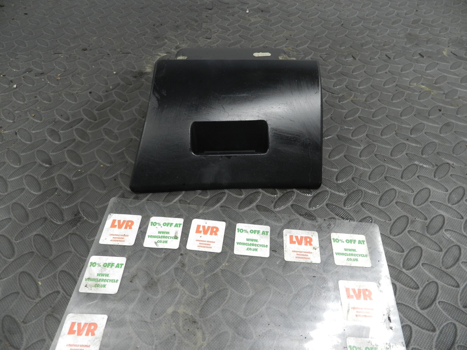 143. 2003 BMW E46 318Ci CONVERTIBLE. STORAGE POCKET