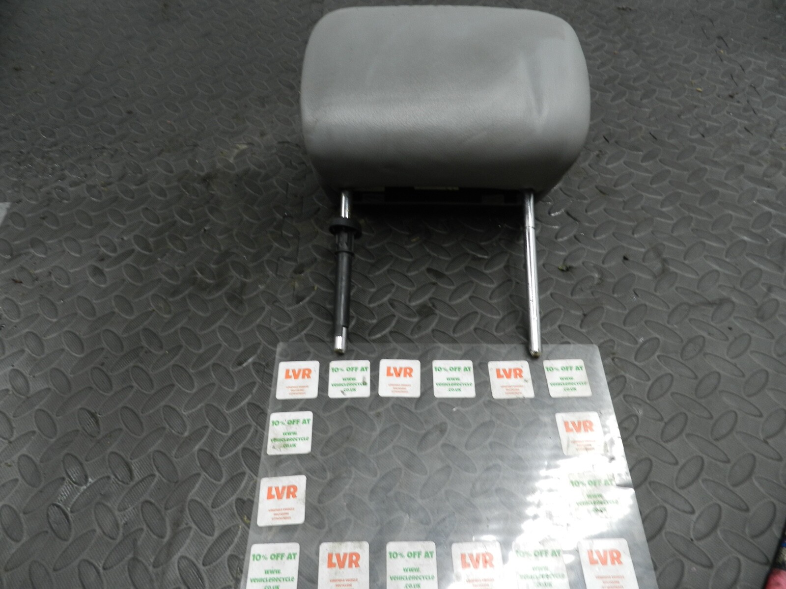 143. 2003 BMW E46 318Ci CONVERTIBLE. REAR HEAD REST COVER