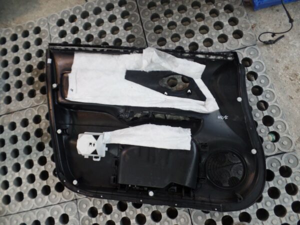 MK2 Nissan Note 2015 - Driver Side O/S/F Front Door Card - Image 2